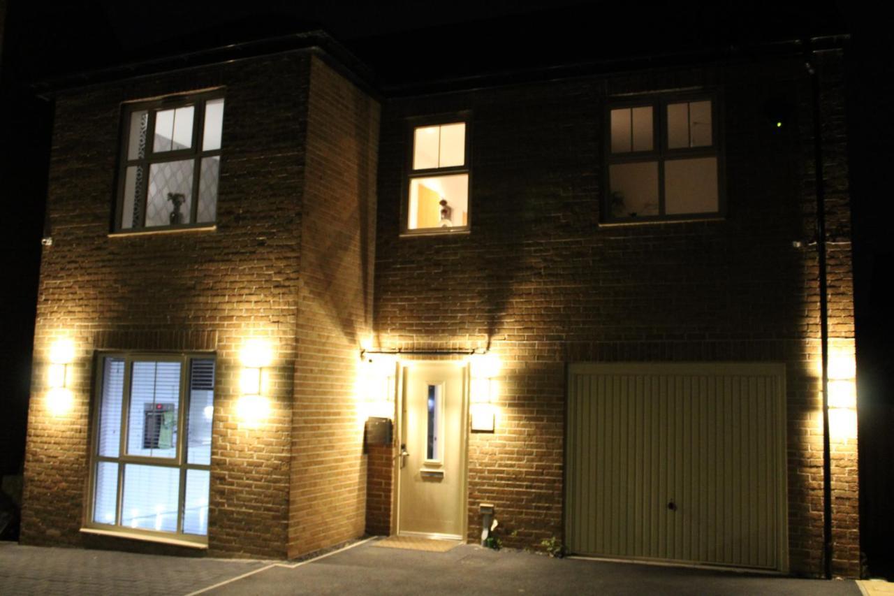 Haven - Spacious Luxury Home Perfect For Families, Couples And Contractors! 5Mins To Xscape And Junction 32! カッスルフォード エクステリア 写真