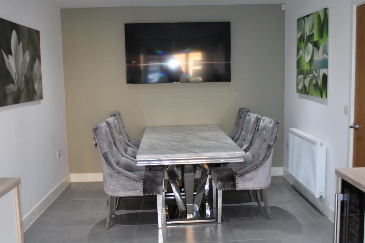 Haven - Spacious Luxury Home Perfect For Families, Couples And Contractors! 5Mins To Xscape And Junction 32! カッスルフォード エクステリア 写真