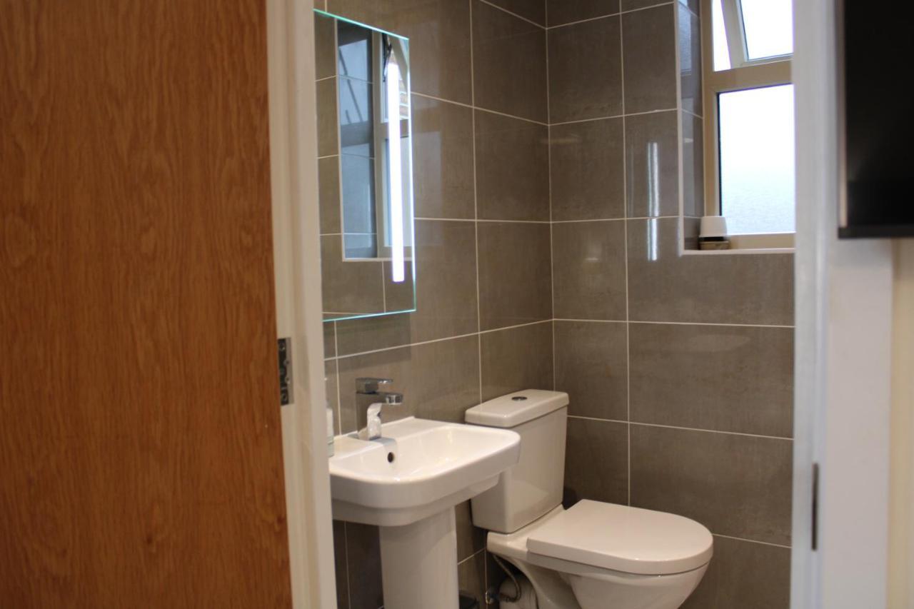Haven - Spacious Luxury Home Perfect For Families, Couples And Contractors! 5Mins To Xscape And Junction 32! カッスルフォード エクステリア 写真