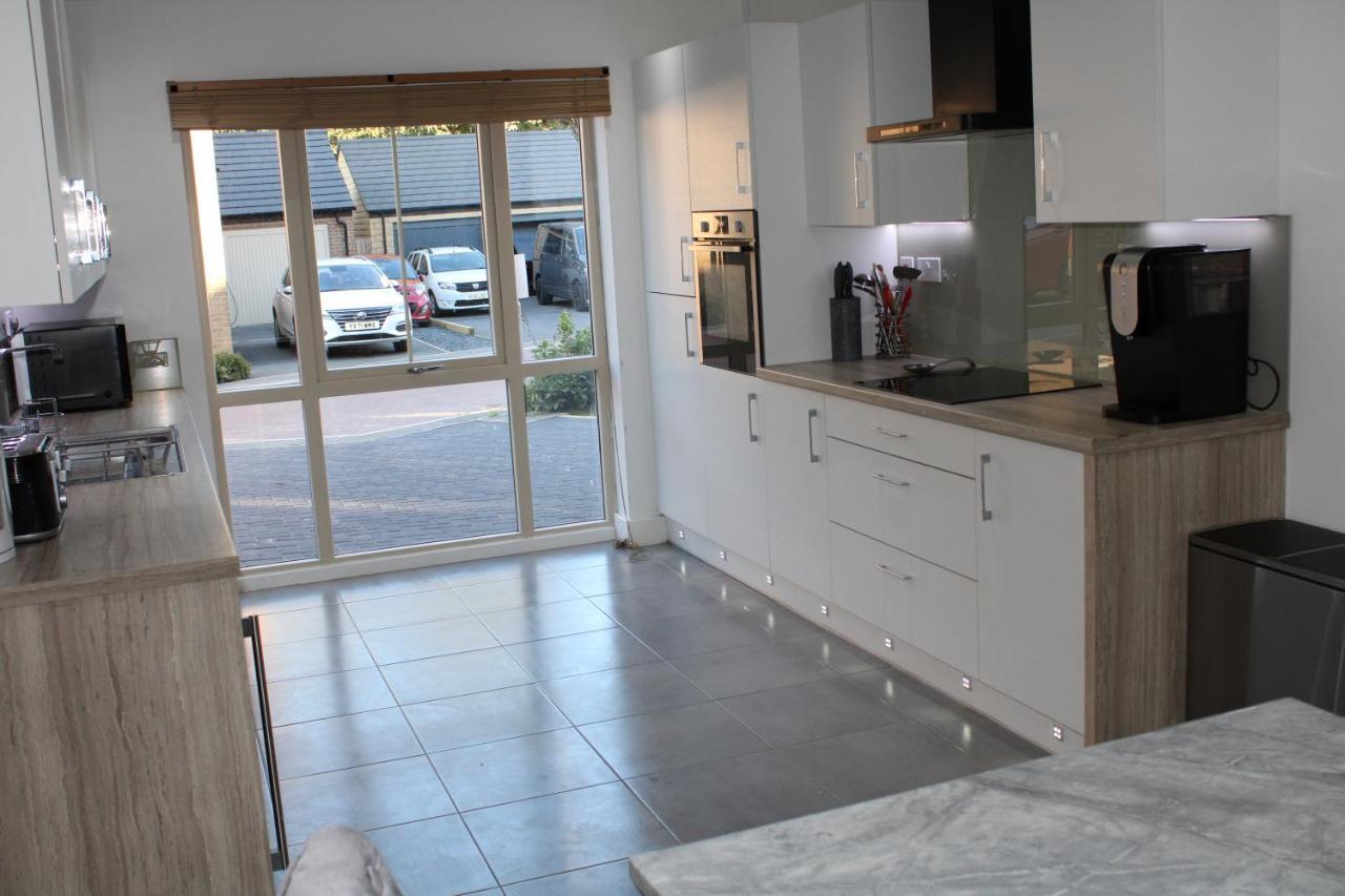 Haven - Spacious Luxury Home Perfect For Families, Couples And Contractors! 5Mins To Xscape And Junction 32! カッスルフォード エクステリア 写真