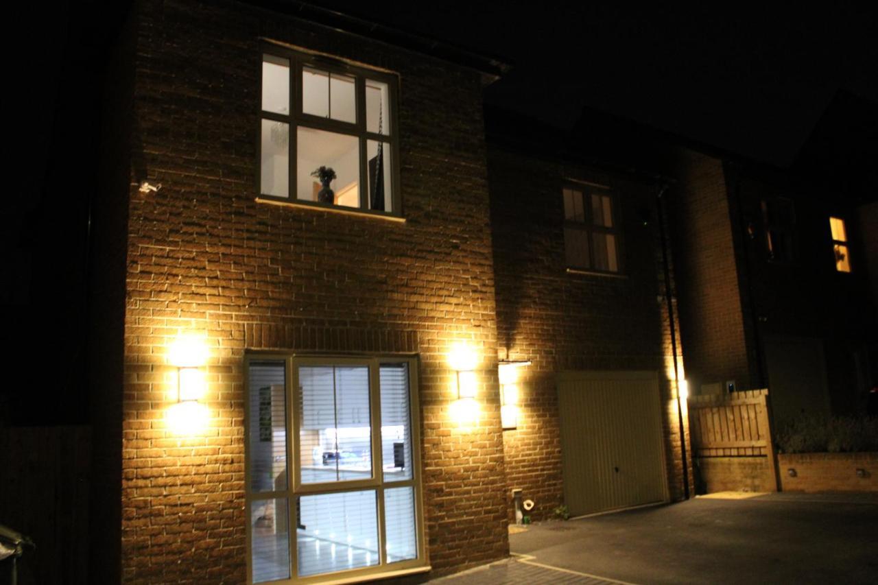 Haven - Spacious Luxury Home Perfect For Families, Couples And Contractors! 5Mins To Xscape And Junction 32! カッスルフォード エクステリア 写真