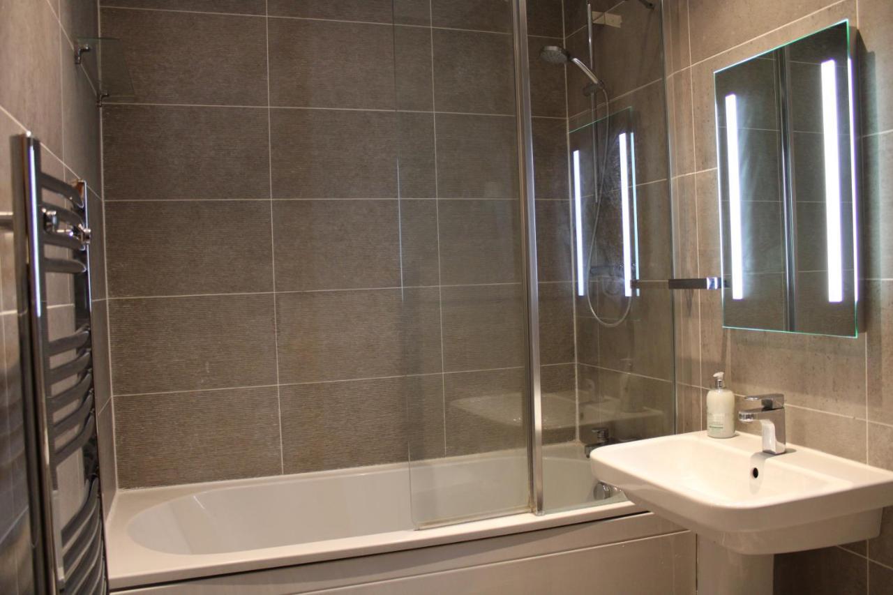 Haven - Spacious Luxury Home Perfect For Families, Couples And Contractors! 5Mins To Xscape And Junction 32! カッスルフォード エクステリア 写真